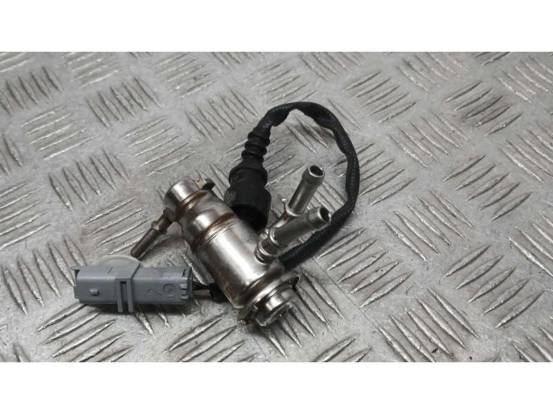 Recambio de inyector adblue para renault express furgoneta/monovolumen 1.5 blue dci 95 (f6ab) referencia OEM IAM 208995377R  A2C