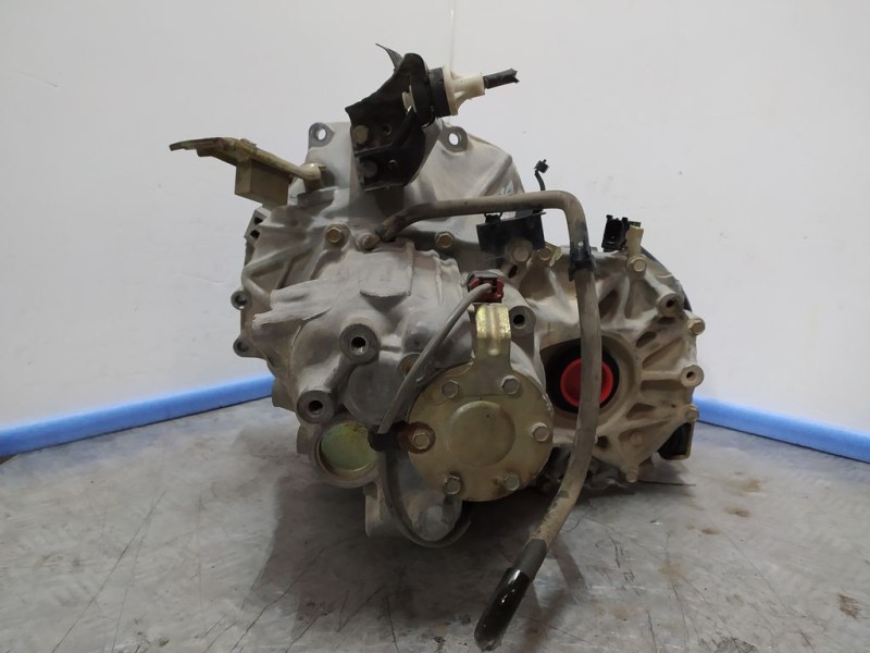 Recambio de caja cambios para nissan primera berlina (p11) básico referencia OEM IAM 320102J066  5VELOCIDADES