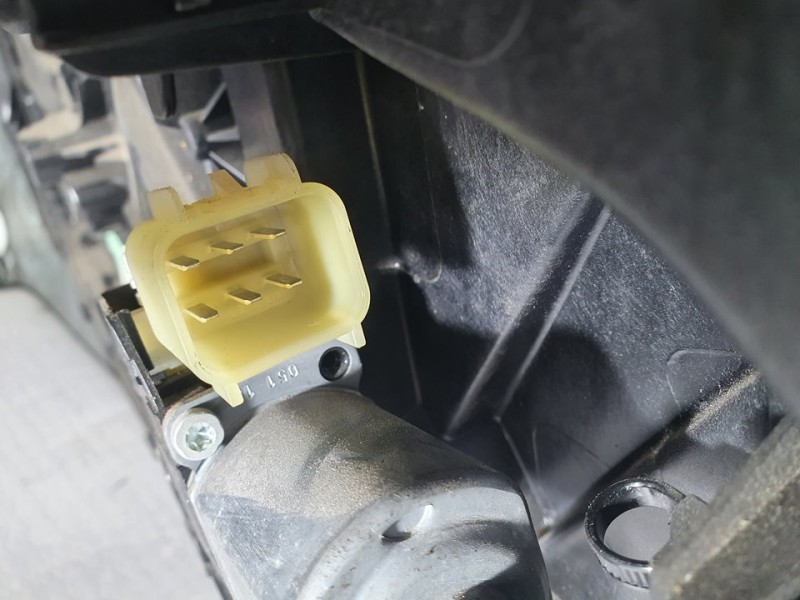 Recambio de elevalunas delantero izquierdo para ford fiesta (ccn) ambiente referencia OEM IAM C1BBB045H17  ELECTRICO 6 PINES