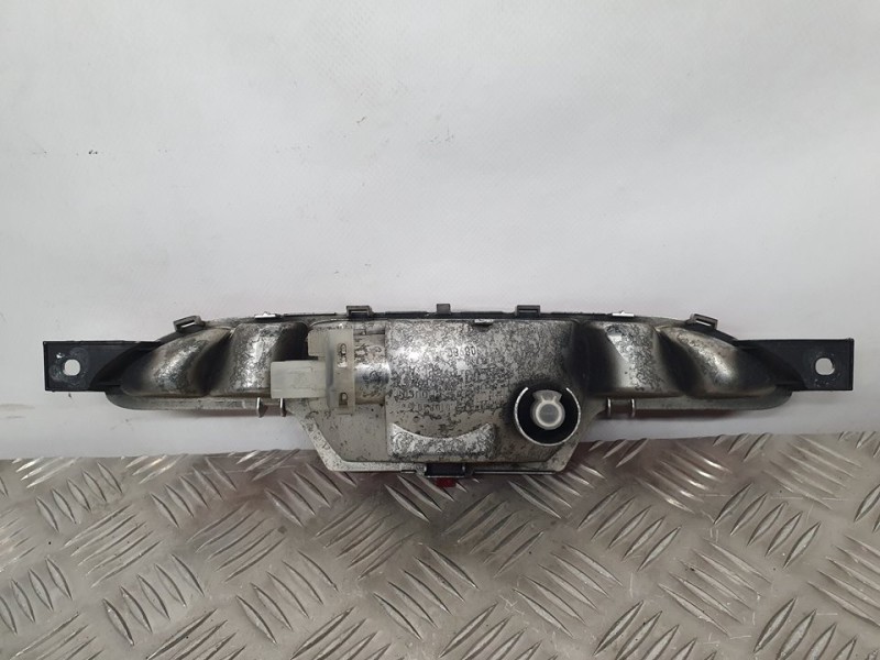 Recambio de piloto trasero central para peugeot 208 (p2) active referencia OEM IAM 2NE010830  
