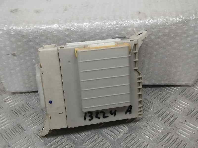 Recambio de caja reles / fusibles para lexus is200 (ds2/is2) 250 v6 referencia OEM IAM 8273053020 6D040074 