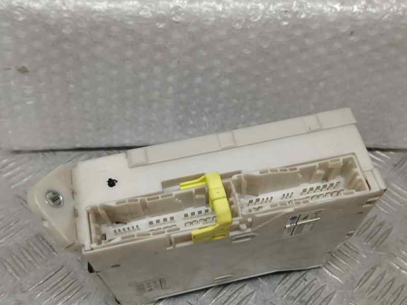 Recambio de caja reles / fusibles para lexus is200 (ds2/is2) 250 v6 referencia OEM IAM 8273053020 6D040074 
