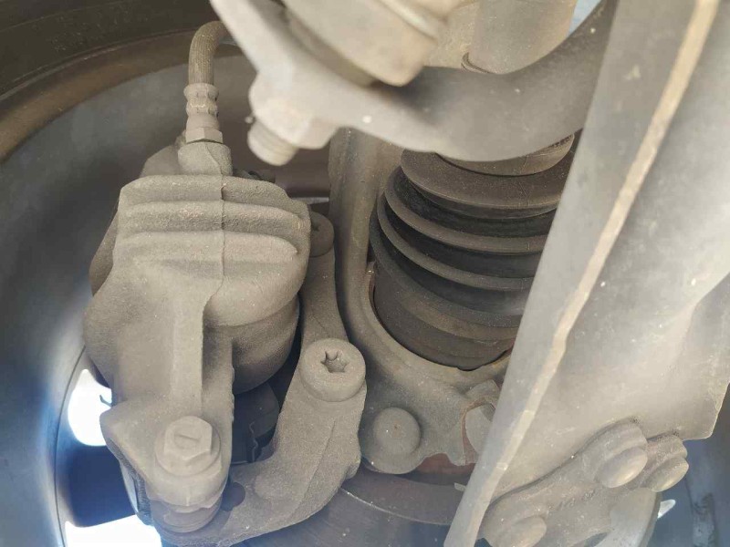 Recambio de mangueta delantera derecha para peugeot 208 style referencia OEM IAM 1607557580  