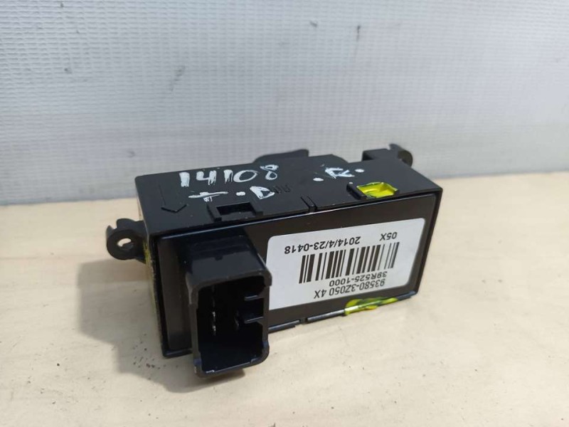 Recambio de mando elevalunas trasero derecho para hyundai i40 style blue referencia OEM IAM 935803Z0504X 39R5251000 