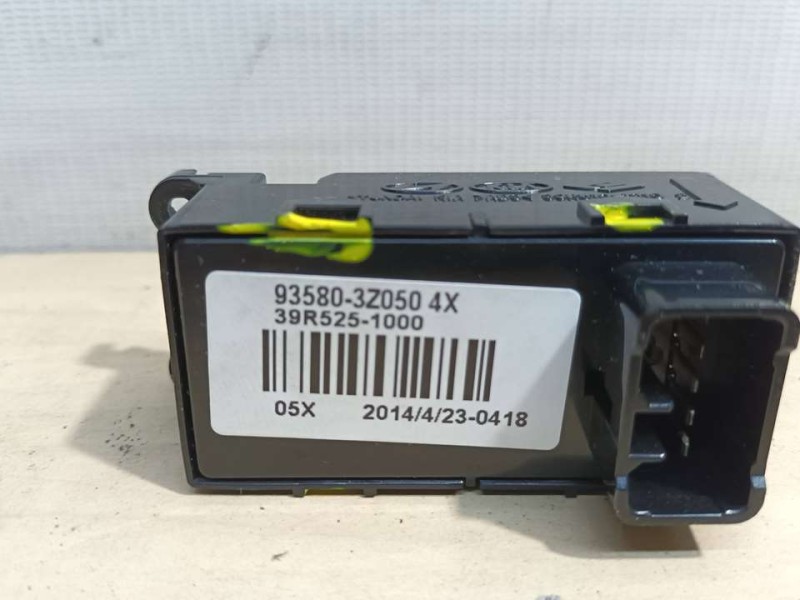 Recambio de mando elevalunas trasero derecho para hyundai i40 style blue referencia OEM IAM 935803Z0504X 39R5251000 