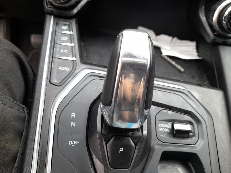 Recambio de palanca cambio para lynk & co 01 phev referencia OEM IAM 8890977823  