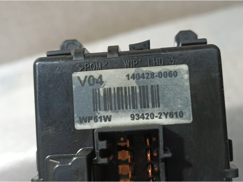 Recambio de mando limpia para hyundai i40 style blue referencia OEM IAM 934202Y610  