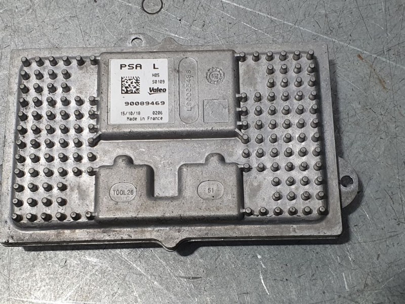 Recambio de centralita faro para dacia sandero sl trotamundos referencia OEM IAM 90089469  VALEO