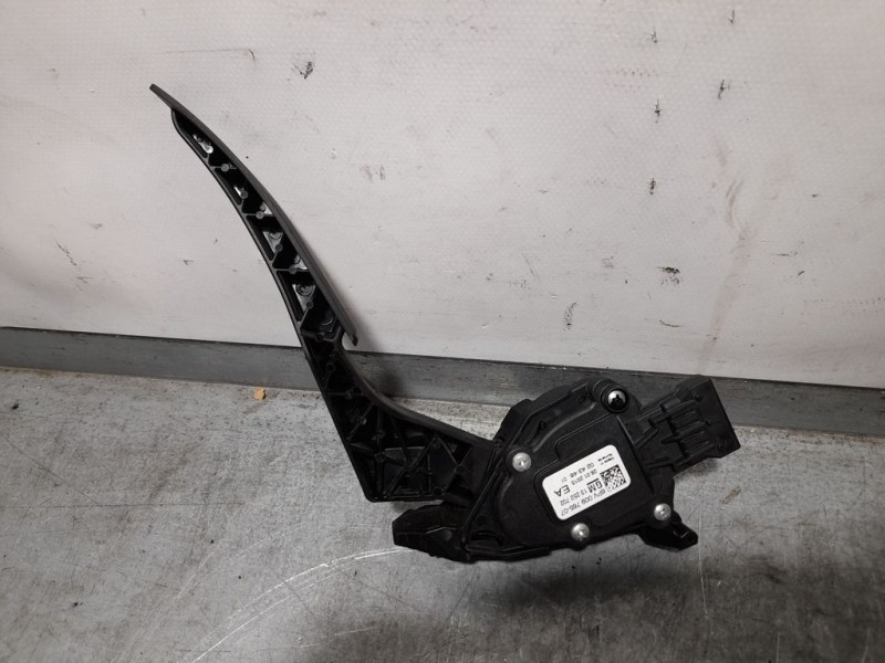 Recambio de pedal acelerador para opel astra j lim. expression referencia OEM IAM 13252702  6 PINES
