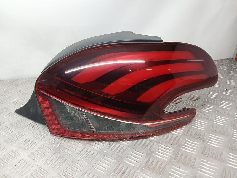 Recambio de piloto trasero derecho para peugeot 208 style referencia OEM IAM 9810430580  