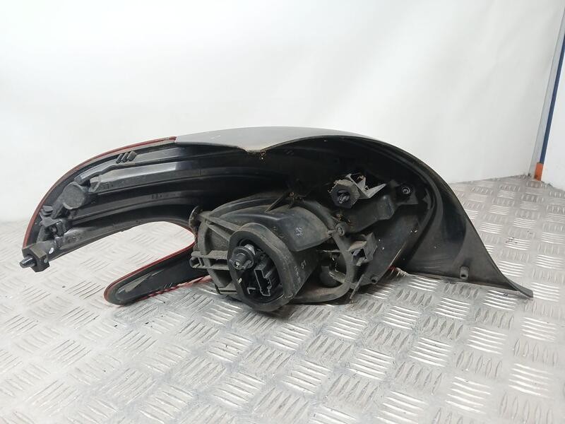 Recambio de piloto trasero derecho para peugeot 208 style referencia OEM IAM 9810430580  