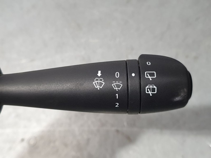 Recambio de mando limpia para dacia sandero sl trotamundos referencia OEM IAM 8201168008  