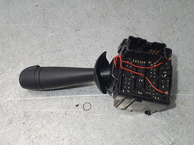 Recambio de mando limpia para dacia sandero sl trotamundos referencia OEM IAM 8201168008  