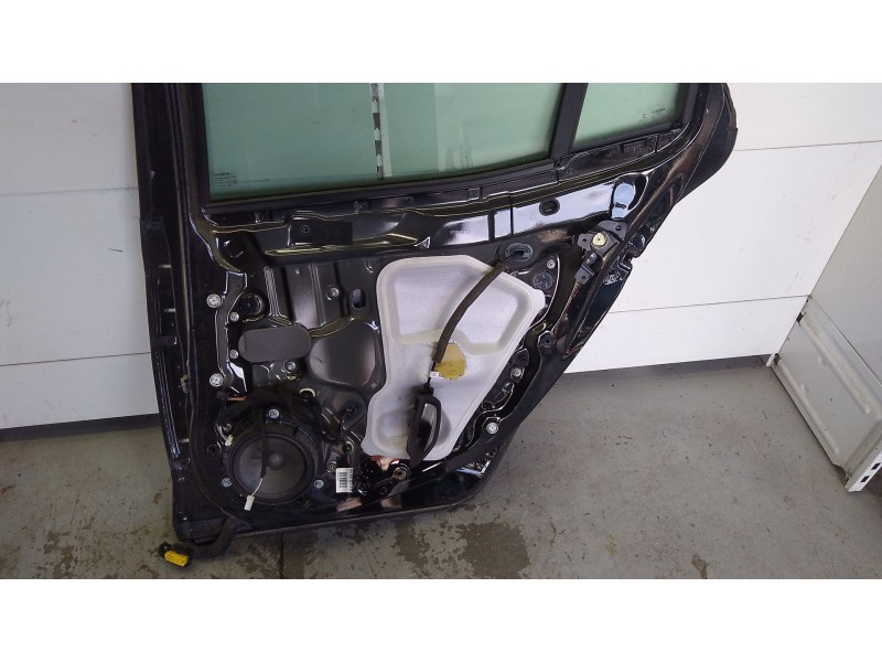 Recambio de puerta trasera derecha para renault megane iv berlina 5p business referencia OEM IAM 821003398R  