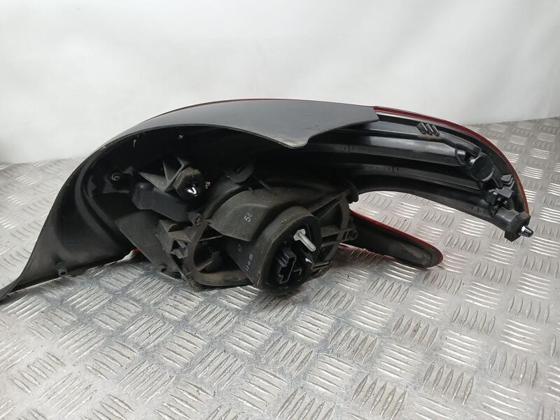 Recambio de piloto trasero izquierdo para peugeot 208 style referencia OEM IAM 9810343080 ROZADO 