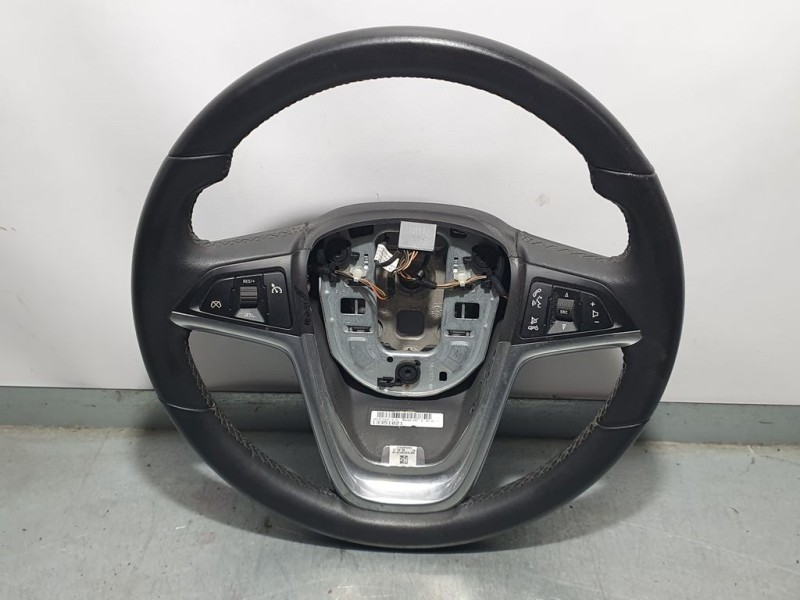 Recambio de volante para opel astra j lim. sport referencia OEM IAM 13351021  