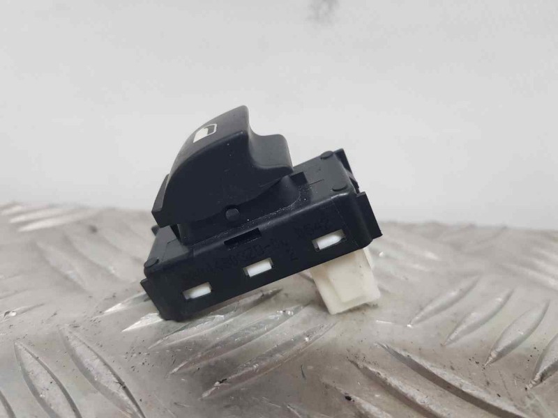 Recambio de mando elevalunas delantero derecho para peugeot 5008 allure referencia OEM IAM 98044803ZD  