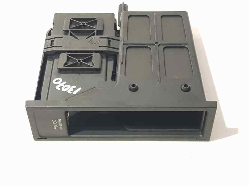 Recambio de conexion usb/aux para seat altea xl (5p5) reference ecomotive referencia OEM IAM 5P0035341  