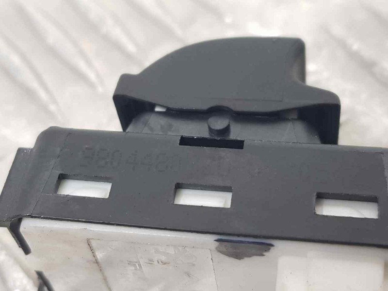 Recambio de mando elevalunas delantero derecho para peugeot 5008 allure referencia OEM IAM 98044803ZD  