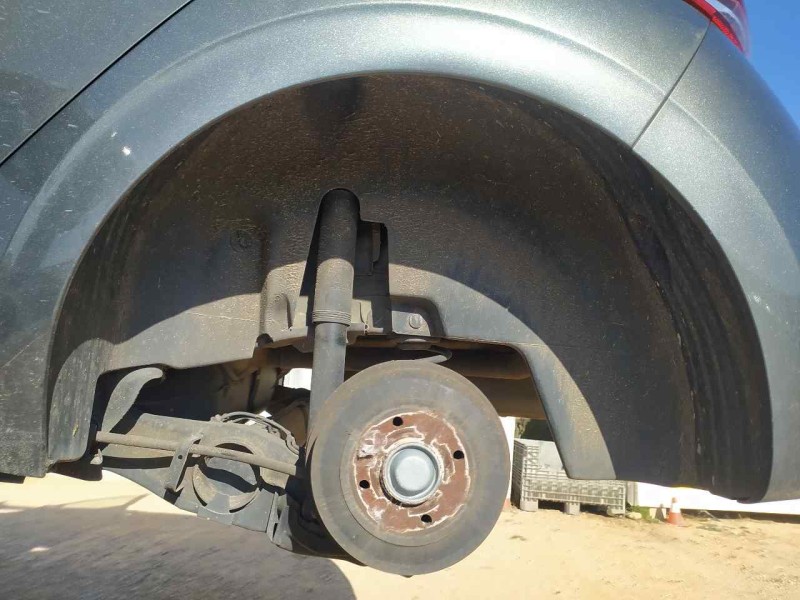 Recambio de plastico pase rueda tras. izq. para peugeot 208 style referencia OEM IAM 9673769280  