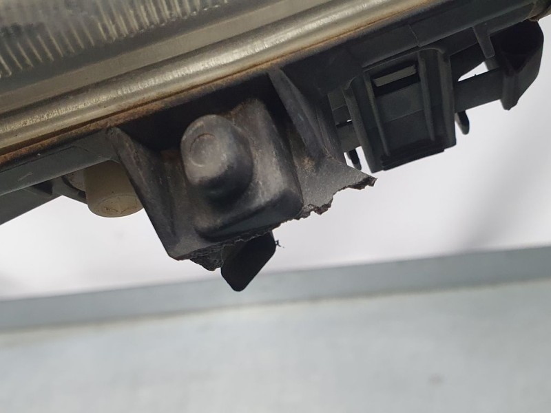 Recambio de faro antiniebla izquierdo para peugeot 306 berlina 3/4/5 puertas (s2) xr referencia OEM IAM 9626306480 035053001 BOS