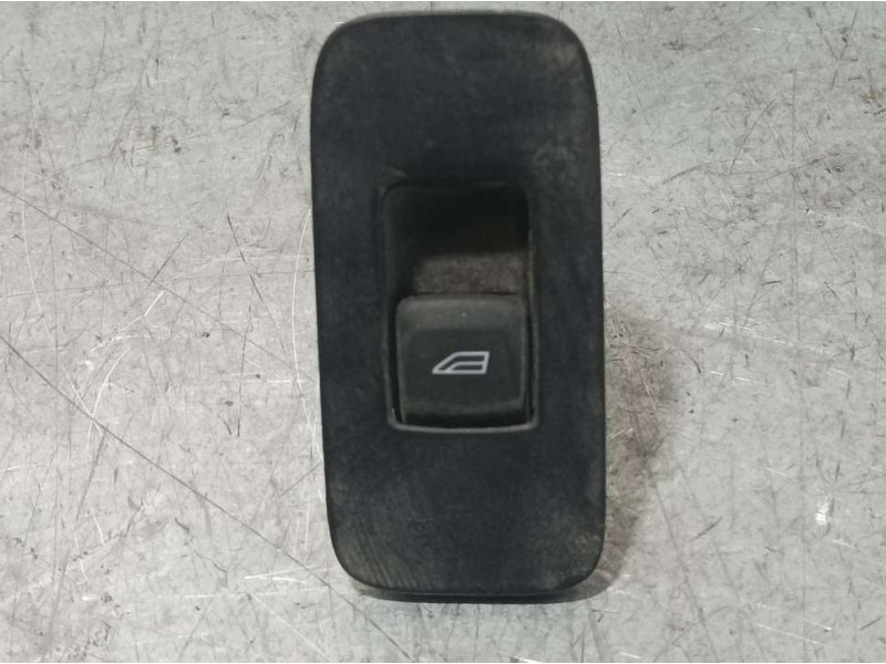 Recambio de mando elevalunas trasero derecho para volvo v40 cross country momentum referencia OEM IAM 31394840  