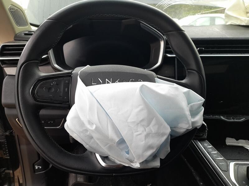 Recambio de volante para lynk & co 01 phev referencia OEM IAM 8891726132  