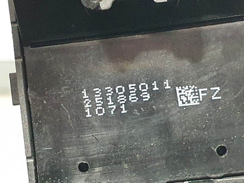 Recambio de mando elevalunas delantero izquierdo para opel astra j lim. sport referencia OEM IAM 13305011  