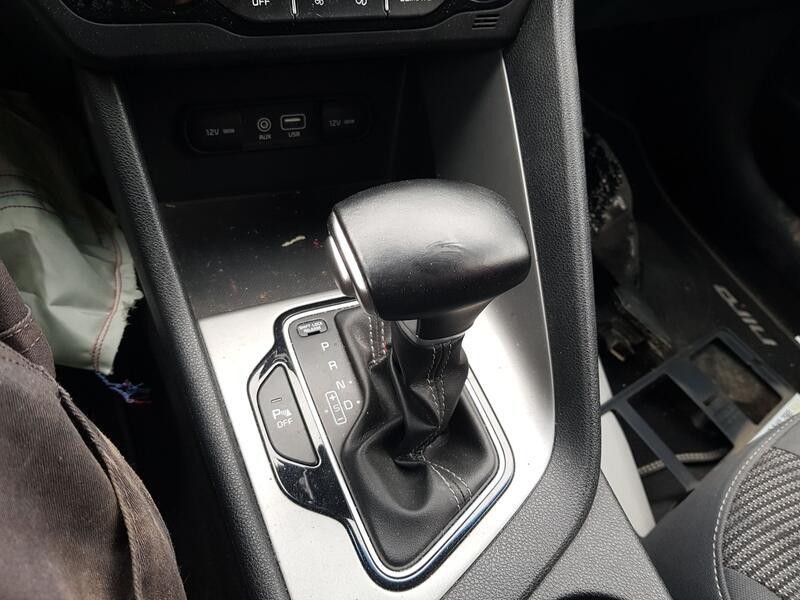 Recambio de palanca cambio para kia niro i (de) 1.6 gdi hybrid referencia OEM IAM 46710D4430 TOCADA 