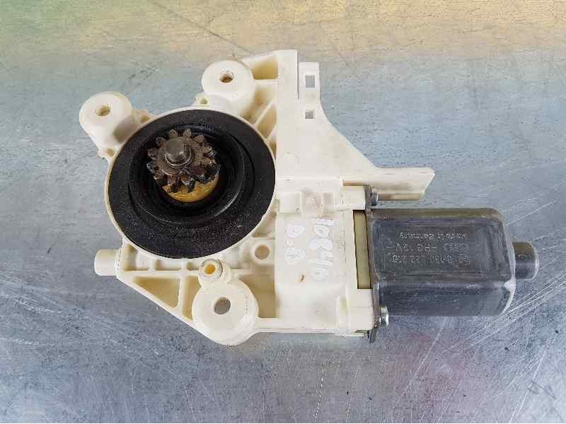 Recambio de motor elevalunas delantero derecho para ford focus sportbreak (cap) ghia referencia OEM IAM 0130822216 4M5T14553 2 P