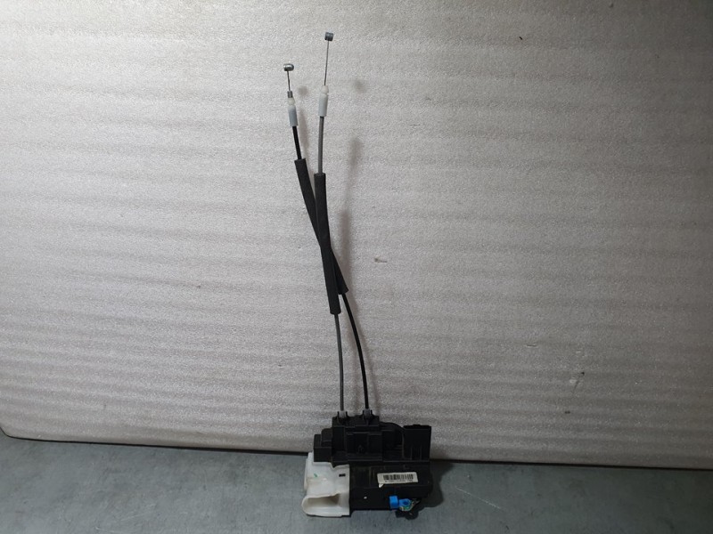 Recambio de cerradura puerta delantera derecha para hyundai i20 classic referencia OEM IAM 813201J030  4 PINES