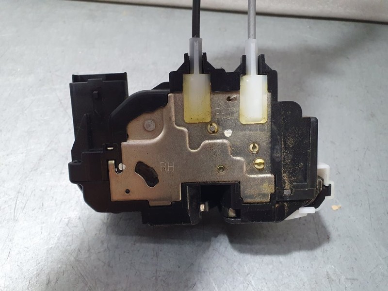 Recambio de cerradura puerta delantera derecha para hyundai i20 classic referencia OEM IAM 813201J030  4 PINES