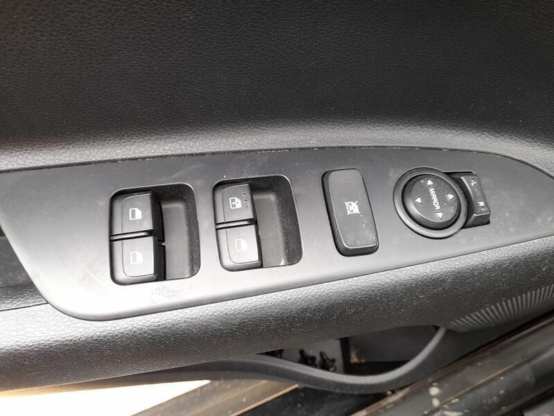 Recambio de mando elevalunas delantero izquierdo para kia stonic (yb) 1.0 t-gdi eco-dynamics+ referencia OEM IAM 93571H8200 C/MA