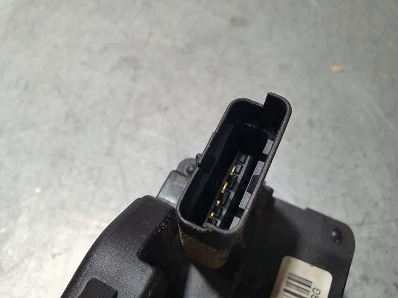 Recambio de cerradura puerta delantera derecha para hyundai i20 classic referencia OEM IAM 813201J030  4 PINES