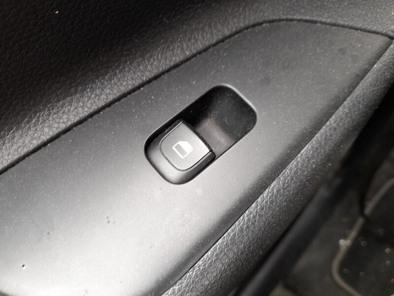 Recambio de mando elevalunas trasero izquierdo para kia stonic (yb) 1.0 t-gdi eco-dynamics+ referencia OEM IAM 93576H8000  