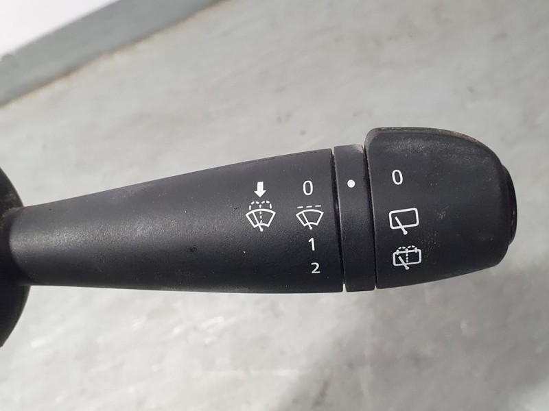 Recambio de mando limpia para dacia sandero stepway referencia OEM IAM 8201168008  