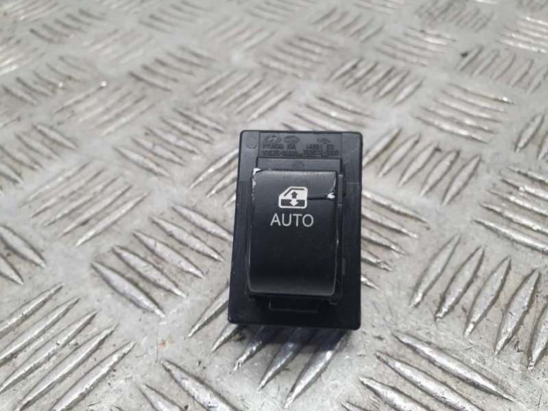 Recambio de mando elevalunas delantero derecho para kia cee´d drive referencia OEM IAM 935751H100  