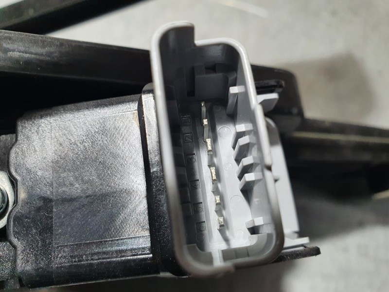 Recambio de elevalunas delantero derecho para peugeot 208 (p2) active referencia OEM IAM 9829043380 290621195825 ELECTRICO 6 PIN