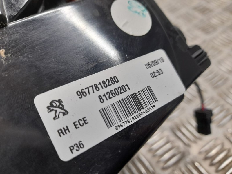 Recambio de piloto trasero derecho para peugeot 308 allure referencia OEM IAM 9677818280 81260201 INTERIOR