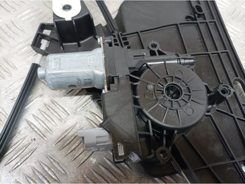 Recambio de elevalunas delantero izquierdo para peugeot 208 (p2) active referencia OEM IAM 9829043680  ELECTRICO 6 PINS