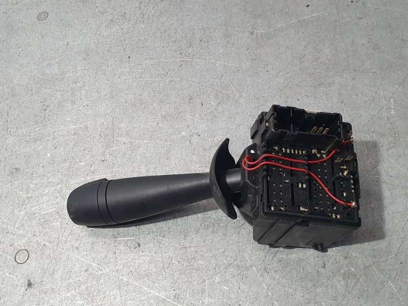 Recambio de mando limpia para dacia sandero stepway referencia OEM IAM 8201168008  