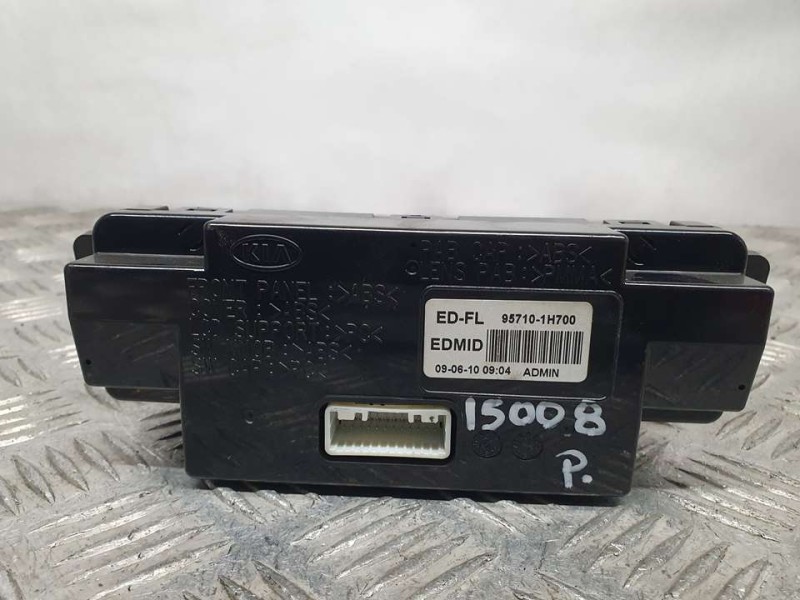 Recambio de pantalla multifuncion para kia cee´d drive referencia OEM IAM 957101H700  