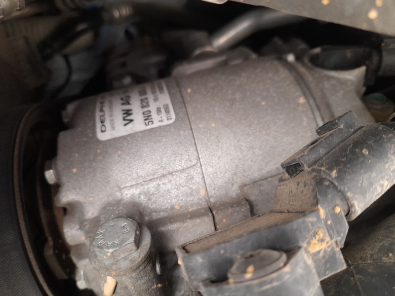 Recambio de compresor aire acondicionado para volkswagen polo v (6r1, 6c1) 1.6 tdi referencia OEM IAM 5N0820803A DELPHI 