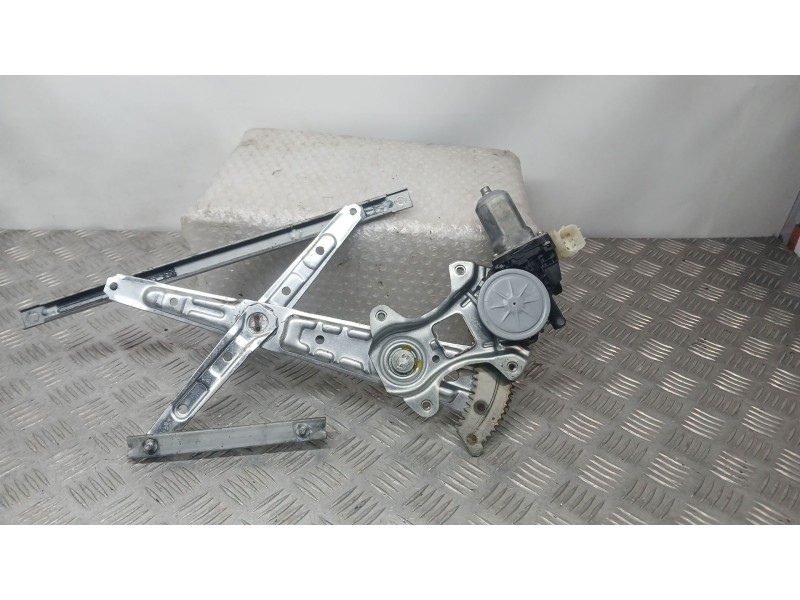 Recambio de elevalunas trasero izquierdo para nissan x-trail iii (t32_, t32r, t32rr) 1.6 dci (t32) referencia OEM IAM 827311BA0A