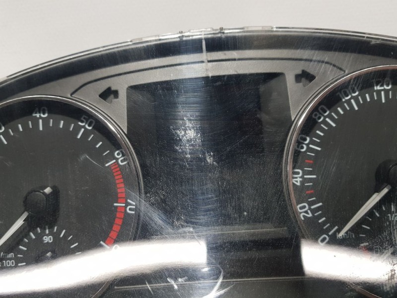 Recambio de cuadro instrumentos para skoda rapid ambition referencia OEM IAM 5JA920740A A2C38373000 CRISTAL RAYADO