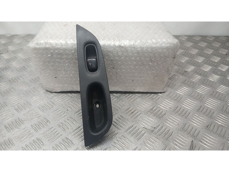 Recambio de mando elevalunas trasero izquierdo para nissan x-trail iii (t32_, t32r, t32rr) 1.6 dci (t32) referencia OEM IAM 2541