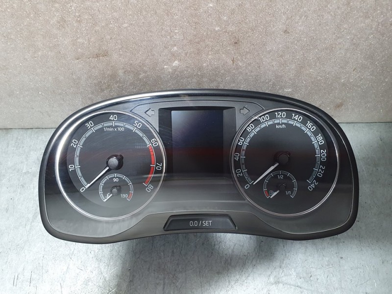 Recambio de cuadro instrumentos para skoda fabia active referencia OEM IAM 6V0920740E A3C07698100 