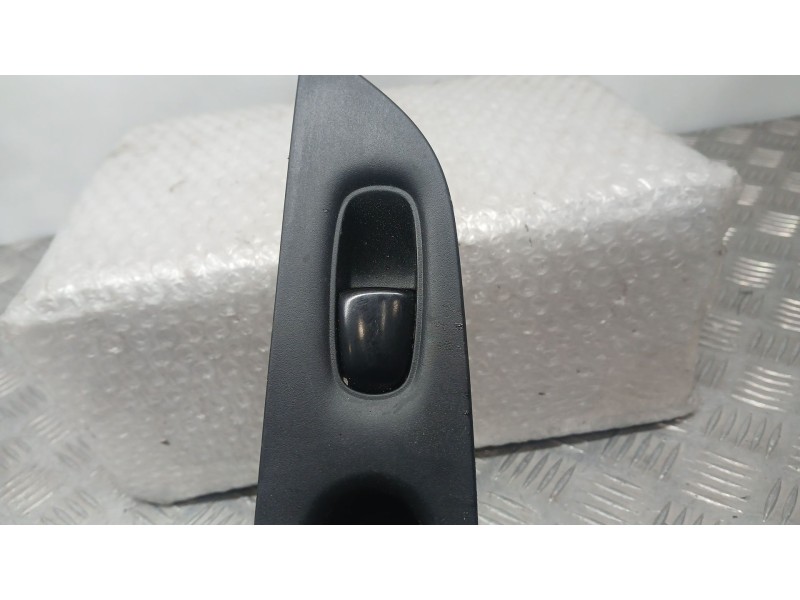Recambio de mando elevalunas trasero izquierdo para nissan x-trail iii (t32_, t32r, t32rr) 1.6 dci (t32) referencia OEM IAM 2541