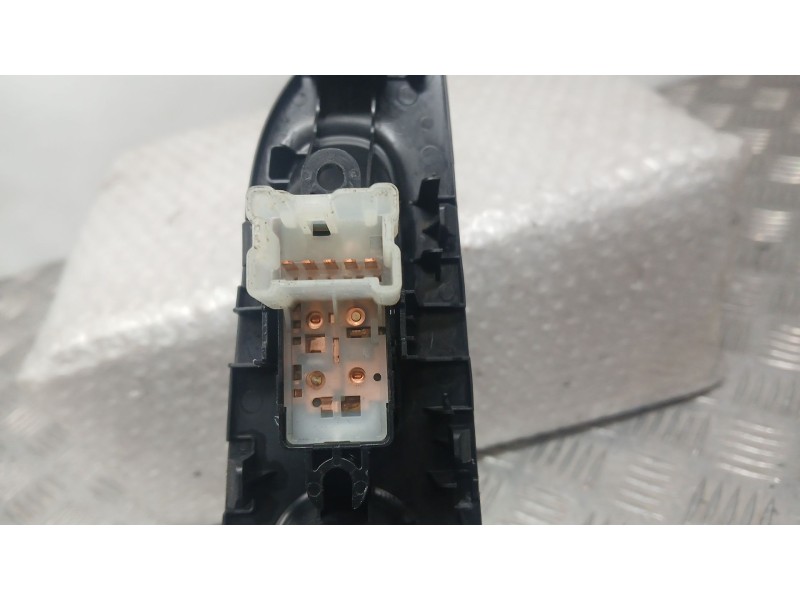 Recambio de mando elevalunas trasero izquierdo para nissan x-trail iii (t32_, t32r, t32rr) 1.6 dci (t32) referencia OEM IAM 2541
