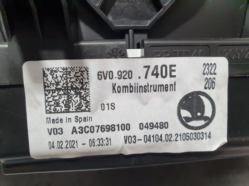 Recambio de cuadro instrumentos para skoda fabia active referencia OEM IAM 6V0920740E A3C07698100 